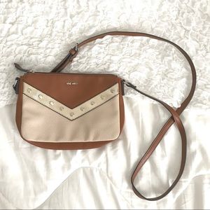 Crossbody leathered bag